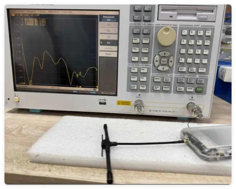 Неліктен антеннаны таңдаған кезде VSWR (Voltage Standing Wave Ratio) мәніне назар аудару керек?